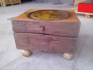 Klubska miza iz starega lesa - hrast